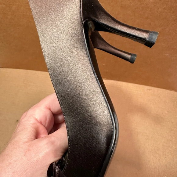 Stuart Weitzman GigiRitz satin open toe bow pump, brown, 6.5 - Picture 8 of 12